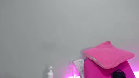 haileystonei online show from February 2026 09:07:02 AM