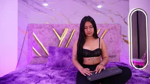 haileyy_fox online show from December 2025 12:54:01 PM