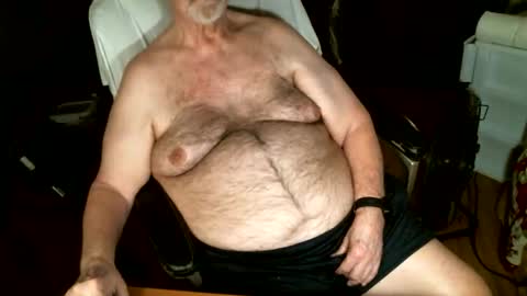 Snapshot of hairybear813 chatting on May 2026 09:34:02 PM hairybear813 online show from May 2026 09:34:02 PM