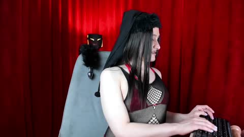 Snapshot of hakurukushka chatting on December 2024 04:57:01 PM Haku Please help me with your thumbs up its important online show from December 2024 04:57:01 PM