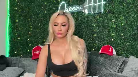 Halia Hill online show from January 2026 10:26:01 PM