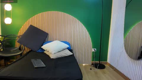 Halley Lorens online show from November 2025 07:30:02 AM