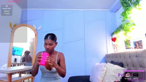 Halley Lorens online show from February 2026 07:51:01 PM