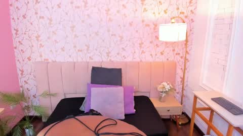 Halley Lorens online show from May 2026 07:09:02 PM