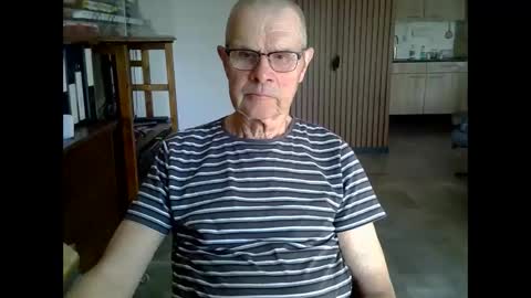Snapshot of hamto65 chatting on April 2026 03:53:01 PM Prefer men 80 online show from April 2026 03:53:01 PM