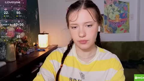 Snapshot of hanahwoods chatting on April 2026 02:37:02 AM hanahwoods online show from April 2026 02:37:02 AM