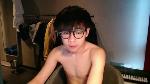 handsome_mannn online show from April 2026 05:21:02 PM