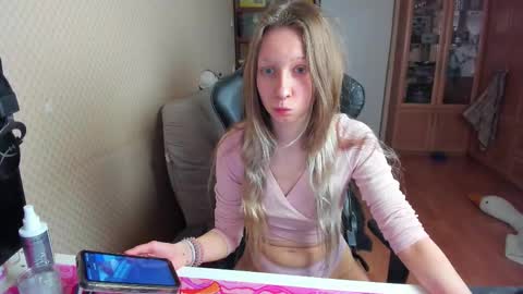 Mila online show from December 2025 10:35:01 AM