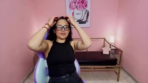 Snapshot of hanna_90_x chatting on November 2025 03:34:02 PM Hanna online show from November 2025 03:34:02 PM