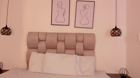 hanna__evans_ online show from November 2025 11:42:02 AM