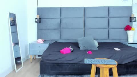 Hanna Castro online show from November 2025 04:09:01 PM