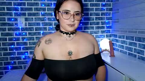Snapshot of hanna_moons chatting on June 2026 02:53:01 AM hanna_moons online show from June 2026 02:53:01 AM