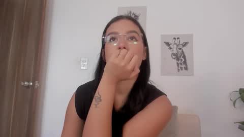 Snapshot of hanna_risso chatting on November 2025 06:32:01 PM HANNA online show from November 2025 06:32:01 PM