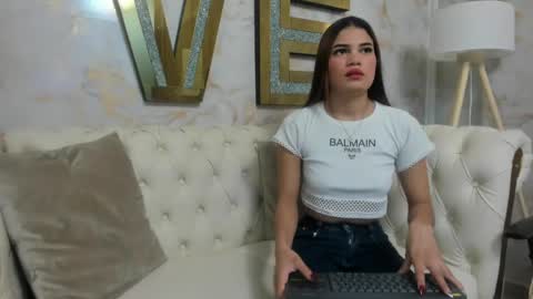 Snapshot of hannabrown__ chatting on April 2026 11:05:02 AM HANNA online show from April 2026 11:05:02 AM