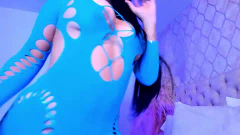 Hanna Brunn  online show from November 2025 12:54:01 AM