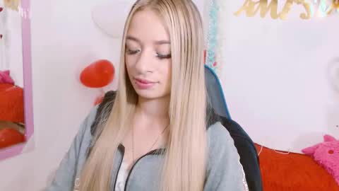 Hannah 027 online show from September 2025 11:43:01 AM