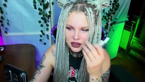 Hannah online show from November 2025 06:28:01 PM