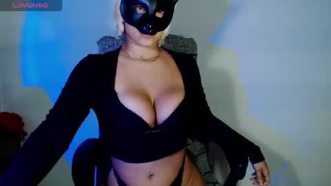 hannah kiim online show from November 2025 03:24:02 PM