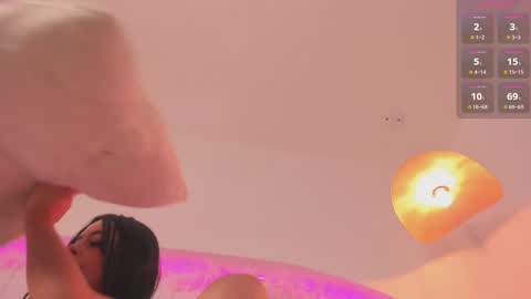 hannah  online show from December 2025 03:57:01 AM