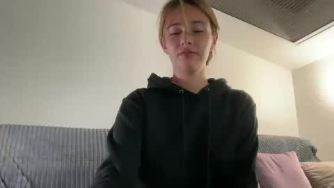 hannahinto online show from October 2025 03:45:01 PM