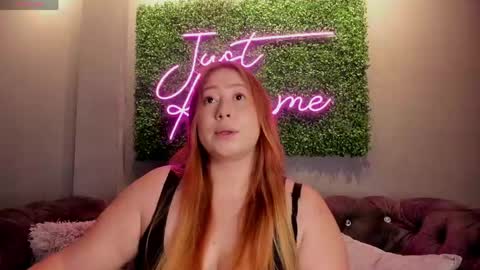 Snapshot of hannamartinn_ chatting on May 2026 03:42:02 PM hannamartinn_ online show from May 2026 03:42:02 PM