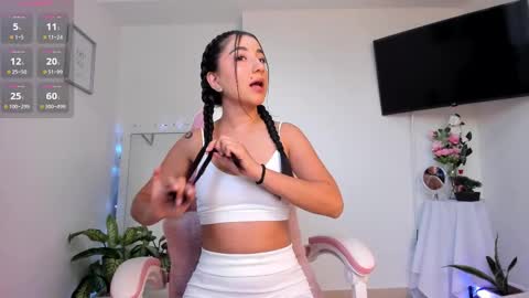 Hanna Os online show from March 2025 12:12:01 PM