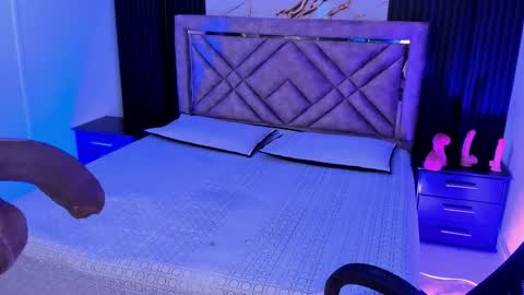 Hannasscott online show from November 2025 12:04:02 PM