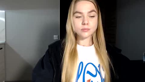 happy_fox_ online show from February 2025 08:07:02 PM