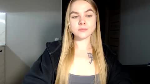 happy_fox_ online show from February 2025 10:25:01 PM