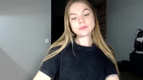 happy_fox_ online show from March 2026 09:03:02 PM