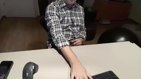 Snapshot of happybugger chatting on October 2025 05:38:02 AM Cum for you online show from October 2025 05:38:02 AM