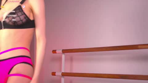 Evy  online show from November 2025 12:21:01 AM