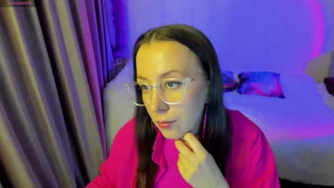 Stephanie online show from November 2025 03:54:01 PM