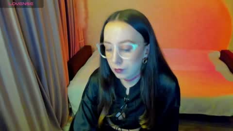 Stephanie online show from April 2026 04:26:01 PM