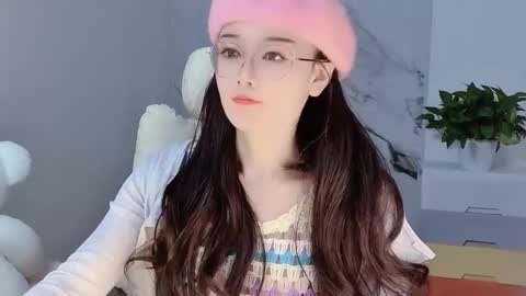 Snapshot of happysweetie168 chatting on December 2024 05:28:02 AM Daisy online show from December 2024 05:28:02 AM