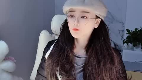 Snapshot of happysweetie168 chatting on December 2024 02:06:01 PM Daisy online show from December 2024 02:06:01 PM