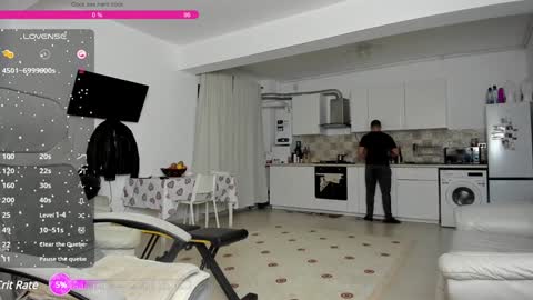 Snapshot of hard_chriss chatting on January 2025 05:15:02 AM Hard Cock online show from January 2025 05:15:02 AM