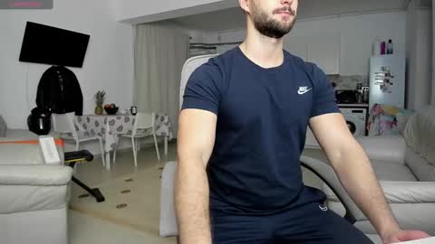 Snapshot of hard_chriss chatting on February 2025 05:05:01 AM Hard Cock online show from February 2025 05:05:01 AM