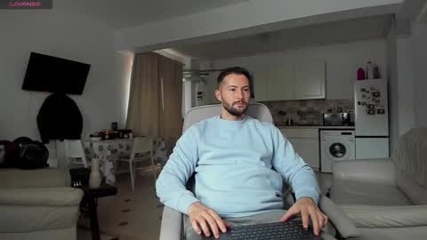 Snapshot of hard_chriss chatting on October 2025 09:29:01 AM Hard Cock online show from October 2025 09:29:01 AM