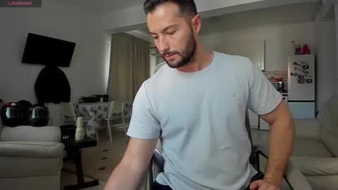 Snapshot of hard_chriss chatting on October 2025 10:47:01 AM Hard Cock online show from October 2025 10:47:01 AM