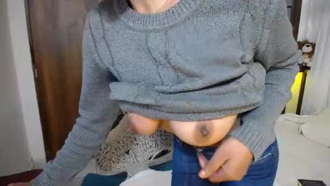 Snapshot of harley_quinns1 chatting on January 2025 12:03:01 AM harley_quinns1 online show from January 2025 12:03:01 AM