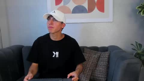   H  K   online show from September 2025 01:26:02 PM