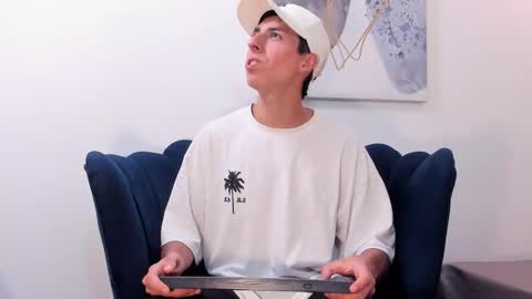   H  K   online show from October 2025 08:50:02 PM