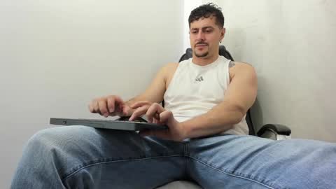 Snapshot of harrydaviss chatting on January 2025 12:53:01 AM alpha online show from January 2025 12:53:01 AM