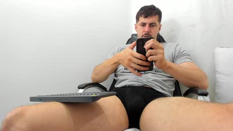 Snapshot of harrydaviss chatting on January 2025 05:09:01 AM alpha online show from January 2025 05:09:01 AM