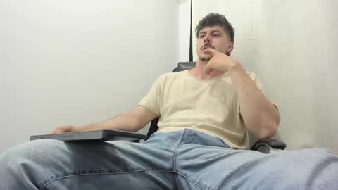 Snapshot of harrydaviss chatting on September 2025 05:12:01 AM alpha online show from September 2025 05:12:01 AM