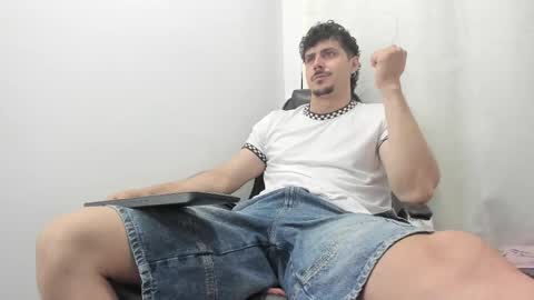 Snapshot of harrydaviss chatting on October 2025 05:05:01 AM alpha online show from October 2025 05:05:01 AM