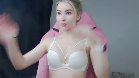 Anna online show from November 2025 04:34:02 PM