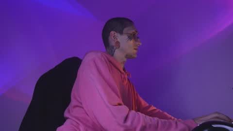 More content   2   online show from November 2025 01:16:01 AM