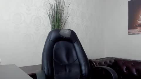 HayesWood online show from November 2025 06:48:01 AM